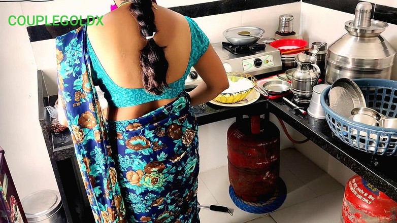 Sexy Komal: La matrigna è seduta per mangiare fino a quando non andiamo