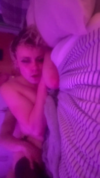 Kalitgirl üvey erkek kardeş tarafından yetiştiriliyor