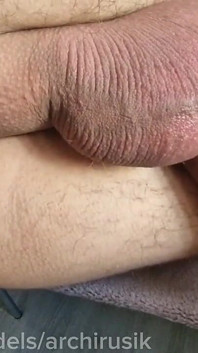 テーブルの上でビッチのようにセックスして精液まみれの汚いビッチ