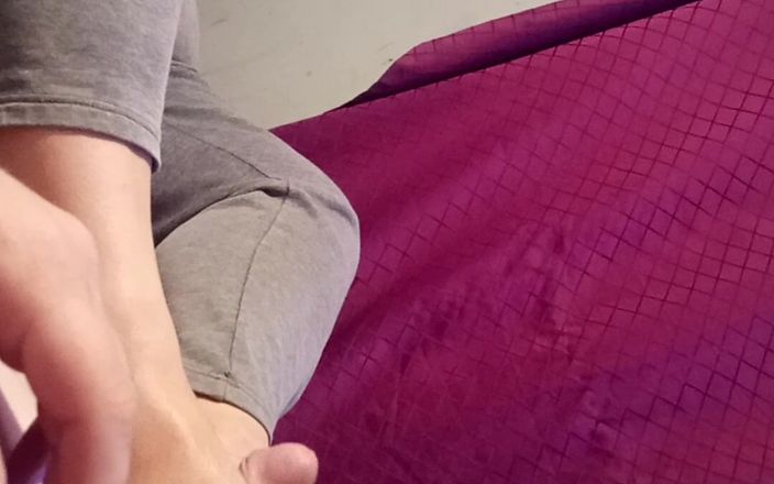 hothouse18xxx: Footjob und sperma auf füße