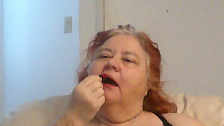 BBW nurse Vicki adventures with friends: แชทลิปสติกตัวจิ๋วแต่งตัว