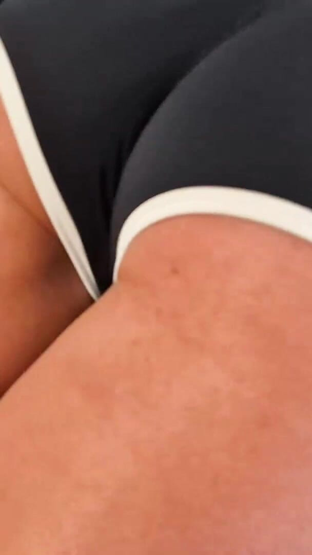 booty Building Right in Your Face! (Goddess zephy)