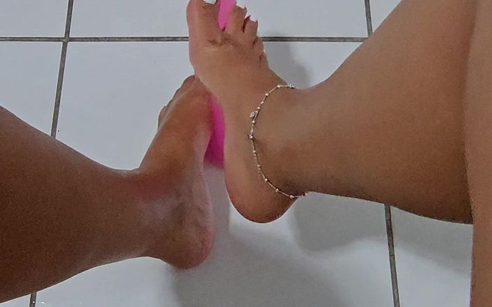Sweet Arabic: Fetiche com os pés oleados dildo masturation por amadora Jasmine...
