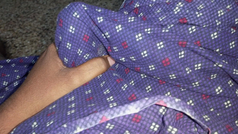 Sweet Indian cock: Hintli eşcinsel oğlan büyük yarakla anal sikişiyor