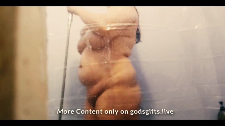 Godsgifts1: Atrapé a mi hermanastra en la ducha mastubándose