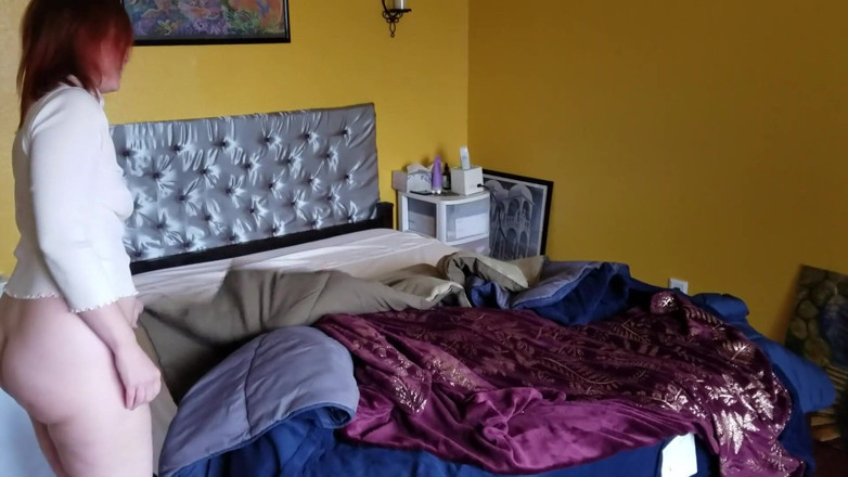 Aurora Willows: Making the bed.. no panties on blooper reel