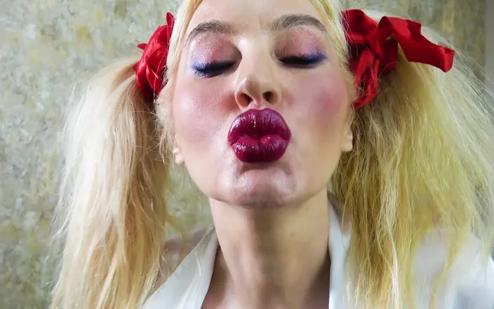 Goddess Celine: Lipstick Domination