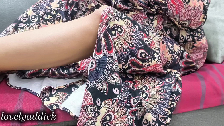 Lovelyaddik: 팬티를 입지 않을 때 의붓여동생을 몰래 지켜보는 부소 사우다라 티리 케티카 디아 Tidak Memakai Celana Dalam