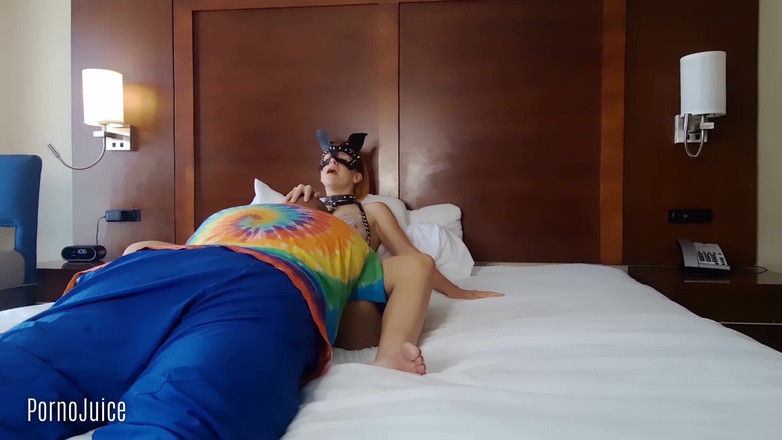 PornoJuice: Kesha looking masquerade seks partisinde zenci sikiliyor