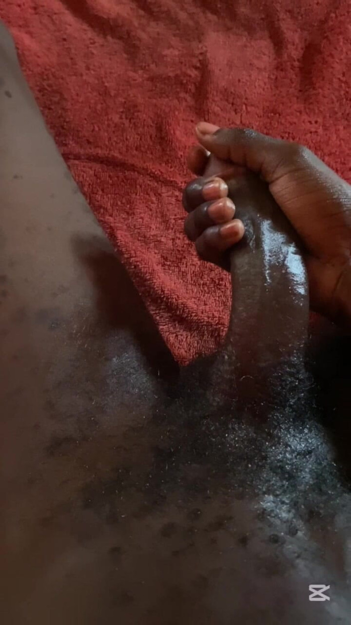 Slimniqqa: Дрочить великий чорний член у спальні