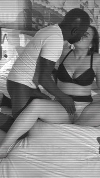 Une caméra de sécurité surprend sa copine infidèle avec une grosse noire. 276