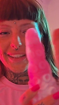 Anal rozdziawione pluć grać i pierdzi za pomocą moich dużych dildos!