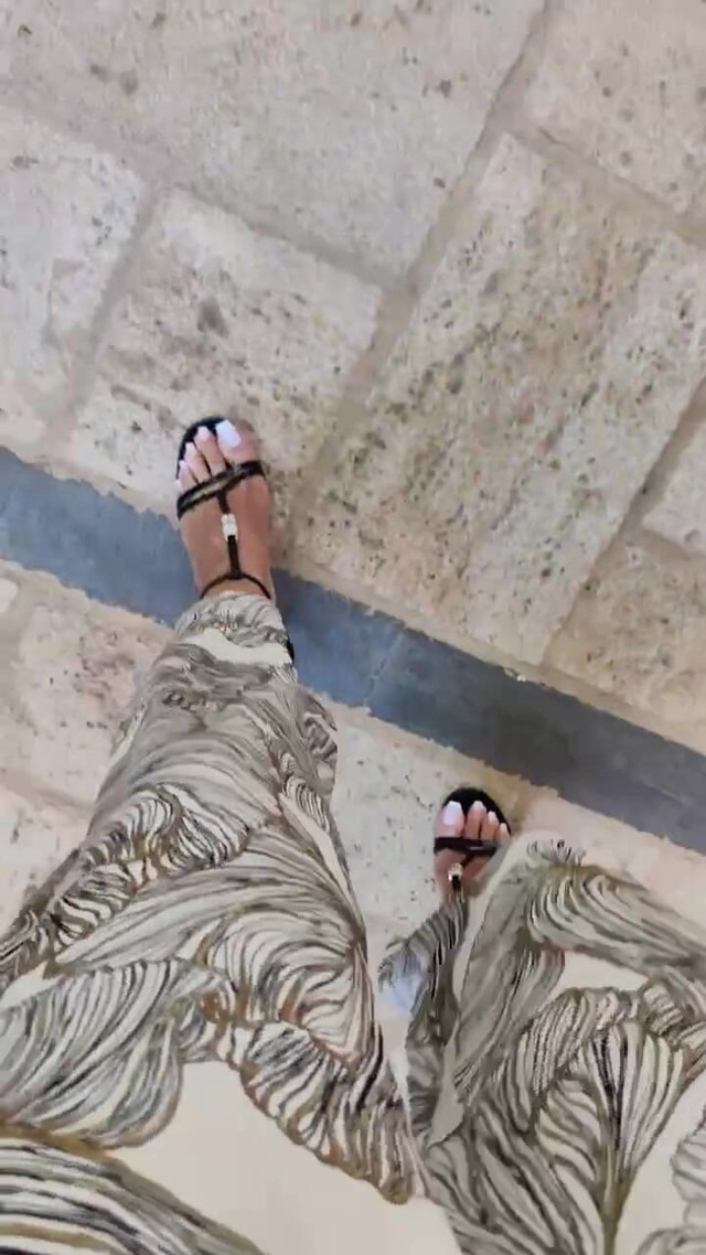 Feet Selfie (Goddess Lena) Feet Selfie (Goddess Lena)