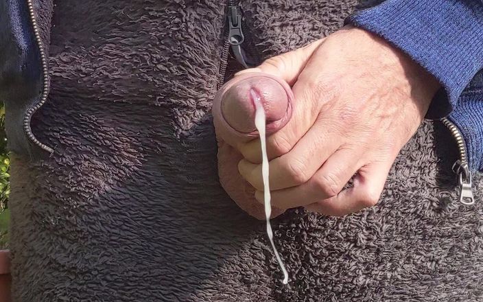 Rockard daddy: Venkovní edging blikající neobřezaný penis pro sousedy Tlusté krémové sperma -...