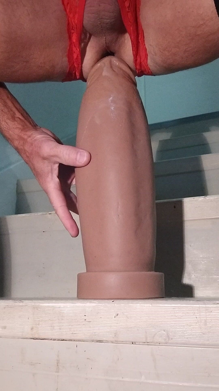 dragontrainer5: CD Trans insere vibrador extremo