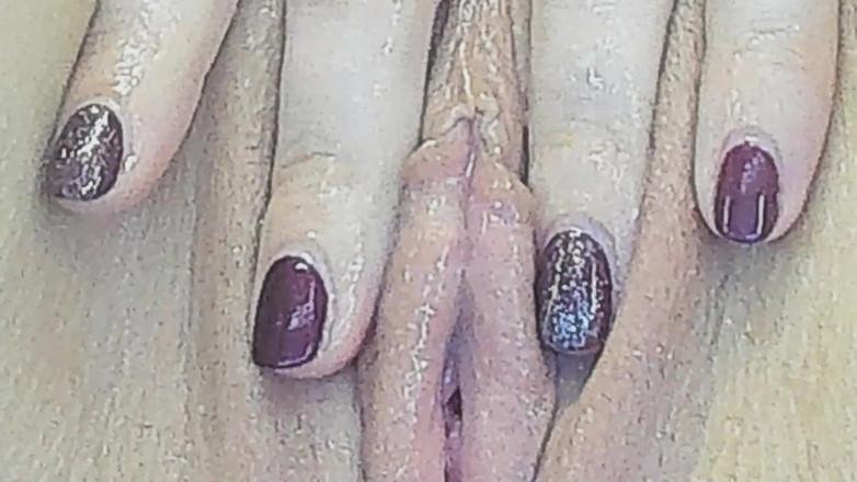 Nicolette69w: Ejaculare cu vibrator roz în orgasm cu pizdă