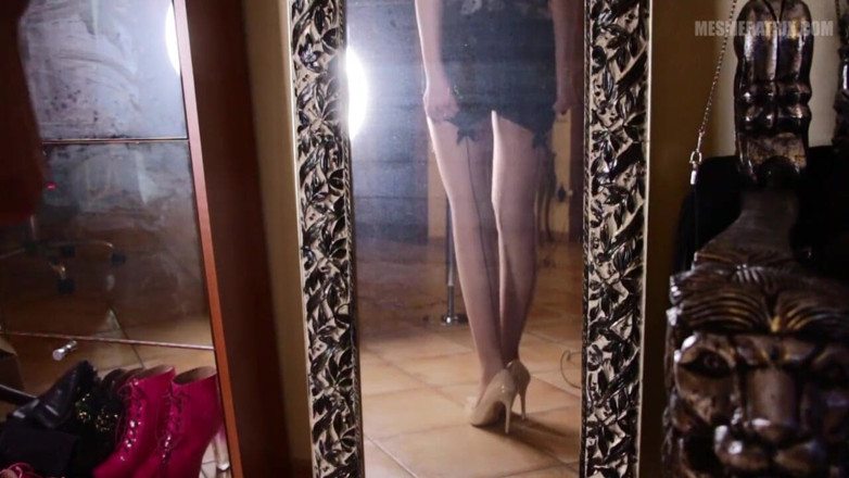 Lady Mesmeratrix Official: Crossing my sexy legs