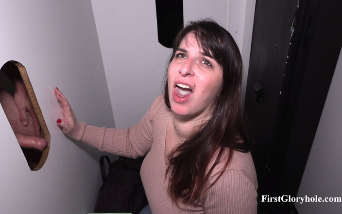 First Gloryhole: Red Nicole - người đàn ông cuối cùng của buổi tối