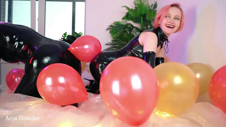 Arya Grander: Air balloon Looner hot fetish 2 lesbiche in abiti di gomma...