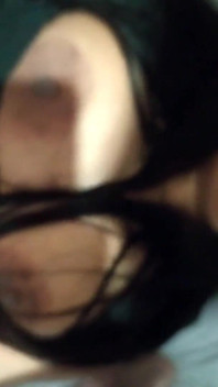 Istri hot kulit hitam dengan pantat besar menikmati.