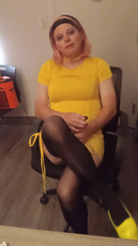 Gurl in Yellow