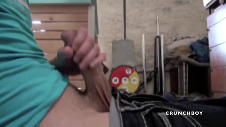 STRAIGHT BOY CURIOUS: Jonathan Darko geneukt door Suny Blue, zijn vriend