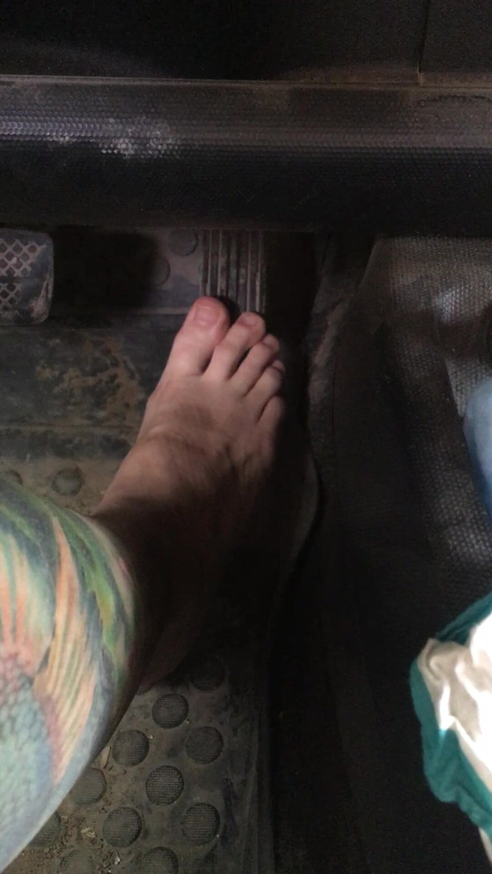 Risky Hairy Couple: Ich drücke im auto das Gas- und Das Bremspedal
