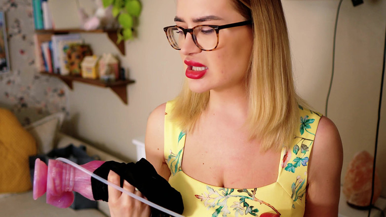 JessieHH: Aşağılanmış üvey kız kardeşinin içine boşalıyor 4k