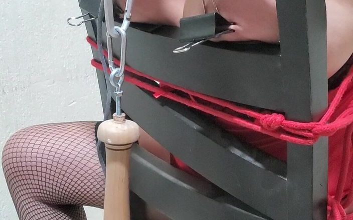 Submissive Susy: У кріслі для мого задоволення