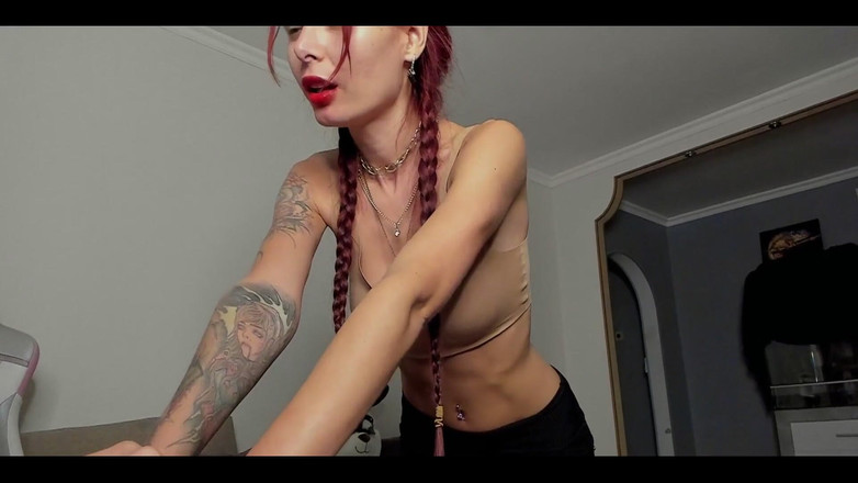 Sandy and Chris: Spettacolo sensuale con olio di spogliarello