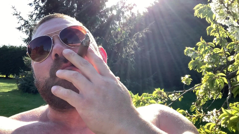 Jack stacked: Kouření mého doutníku venku v letním žáru