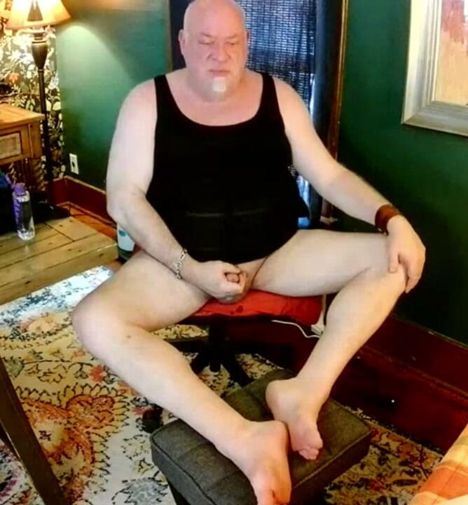 beardaddychub: Bearstepdaddychub Jerks and Talks off Hot Fan!