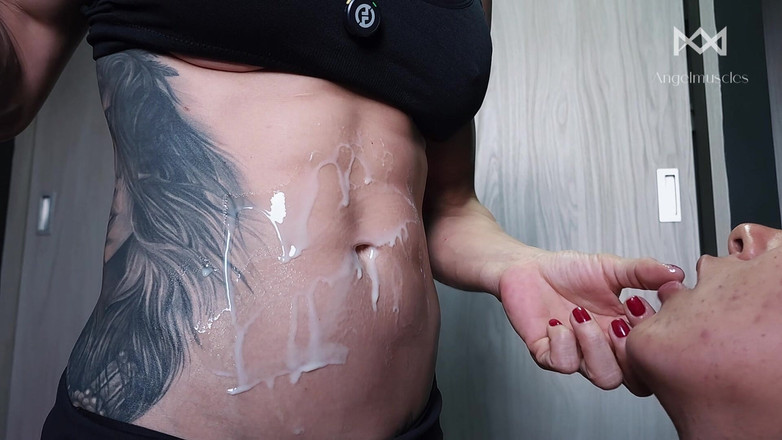 Angelmuscles: 甜美的诱惑，我的室友发现我训练腹肌