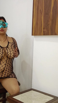 Pooja Bhabhi трахается с мужем в отеле