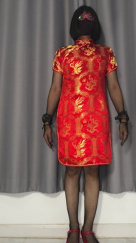น้องสาวตัวเล็กใส่ชุดตาข่ายปลา ตอนที่ 1: ชุดจีนสีแดง