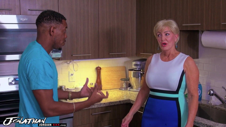 Jonathan Jordan: Abuela sexy necesita polla 24/7