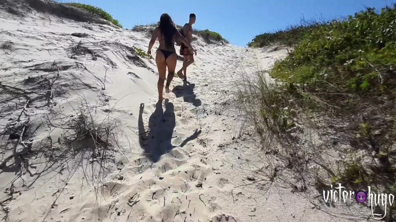 VictorHugo: Turista pide información y folla en la playa