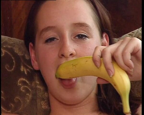 YOUR FIRST PORN: Honí si s Banánem