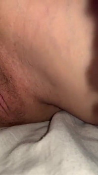 Stříkám jí na kundičku a ona si to neuvědomuje