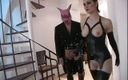 Xtime Network: 豚のマスクとラテックススカンクを身に着けている男との乱交