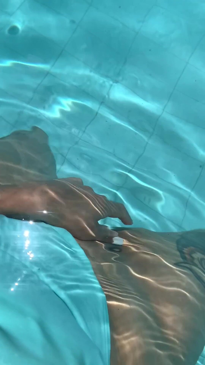 JhoanitaVioletta: I Had an Orgasm in the Outdoor Pool