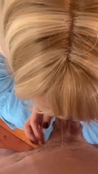 Blondýna zadek v prdeli na prvním rande