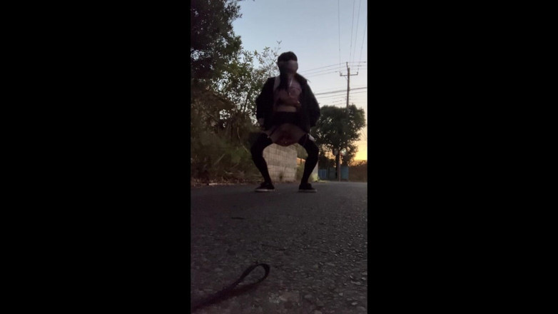 megu2002: Allenamento indipendente n.22 esposizione passeggiata lungo la strada al tramonto