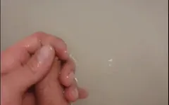 Johnny dickenson viene dopo il bagno e gioca