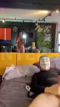 Tipul norocos a futut doi vecini foarte fierbinți care erau plini de poftă