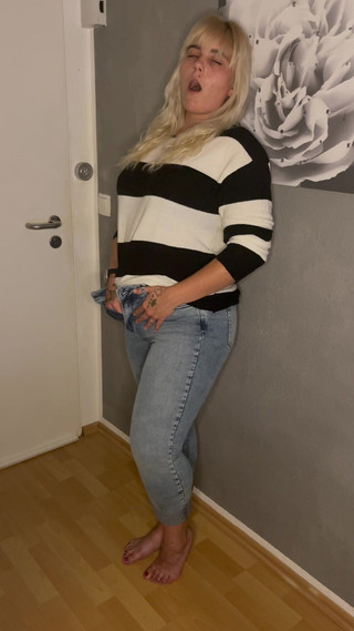 Bonieclydeerotik: İnanılmaz orgazmıma giden yolda çalışıyorum. Beni izle ve en az benim...