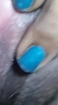 Echte Indische Desi-milf raakt haar poesjetraining vol aan