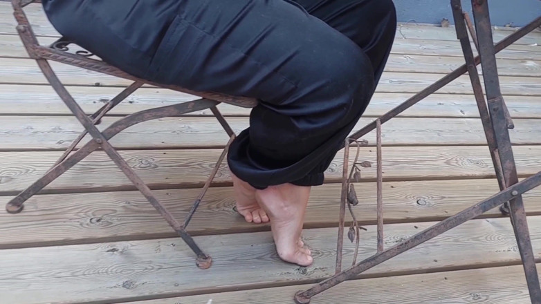 Selena701: Mature Blonde Wife Enjoys Foot Fetish