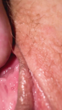สาวอายุ 18 คิงกี้พูดว่า: พวกเธอ หยุดฉายไฟฉายเข้าหีตูดฉันหน่อย!