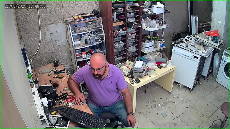 CenkAy: Bear Daddy Caught on Security Camera